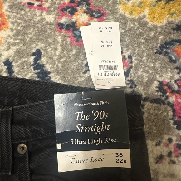 Abercrombie, ultra high rise, 90’s straight jean, 36/22 regular, curve love - Picture 4 of 4